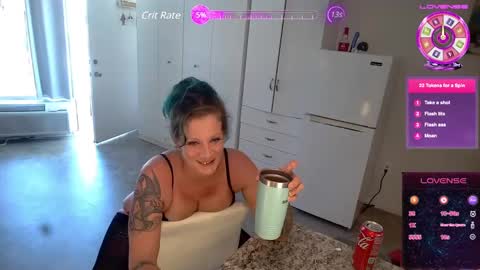 Snapshot of the_naked_siren chatting on 12.19.24 lina luna online show from 12.19.24