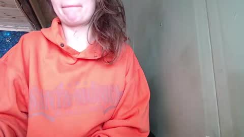 Snapshot of the_prettywondder chatting on 02.05.25 Ekye online show from 02.05.25