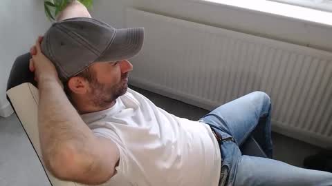 Snapshot of the_sensual_masturwait chatting on 10.02.25 the_sensual_masturwait online show from 10.02.25