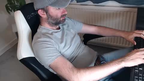 Snapshot of the_sensual_masturwait chatting on 10.13.25 the_sensual_masturwait online show from 10.13.25