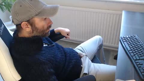 Snapshot of the_sensual_masturwait chatting on 10.15.25 the_sensual_masturwait online show from 10.15.25