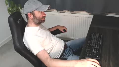 Snapshot of the_sensual_masturwait chatting on 10.20.25 the_sensual_masturwait online show from 10.20.25