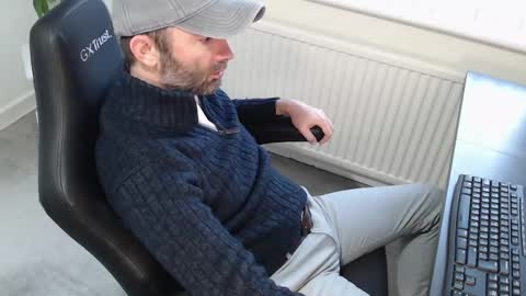 Snapshot of the_sensual_masturwait chatting on 10.24.25 the_sensual_masturwait online show from 10.24.25