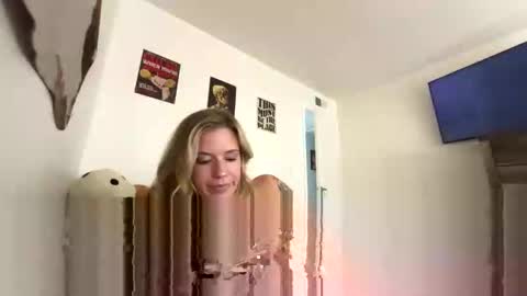 Snapshot of theannajewels chatting on 11.12.25 theannajewels online show from 11.12.25