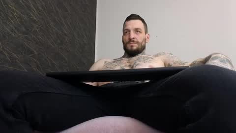 Snapshot of thebestmuscles chatting on 02.12.25 John online show from 02.12.25