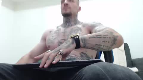 Snapshot of thebestmuscles chatting on 07.05.26 John online show from 07.05.26