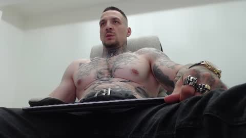 Snapshot of thebestmuscles chatting on 08.01.26 John online show from 08.01.26