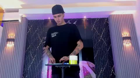 Snapshot of thebigdanni chatting on 01.05.26 DEAN AND MARY online show from 01.05.26