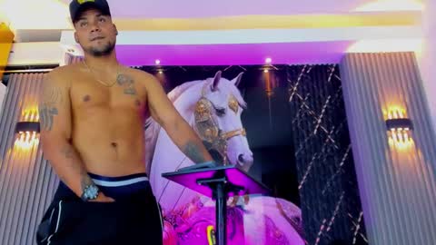 Snapshot of thebigdanni chatting on 01.08.26 DEAN AND MARY online show from 01.08.26