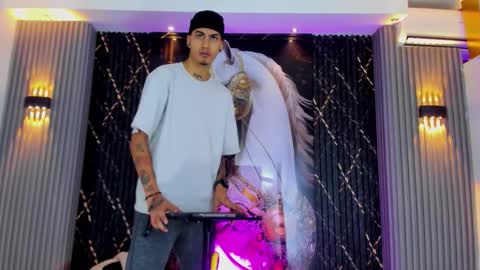 Snapshot of thebigdanni chatting on 01.10.26 DEAN AND MARY online show from 01.10.26