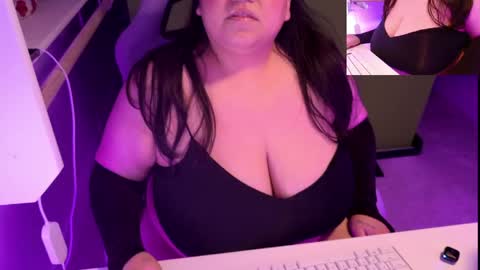 Snapshot of thebouncingbetty chatting on 05.17.26 TheBouncingBetty online show from 05.17.26