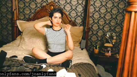 Snapshot of thecamwoman chatting on 09.13.25 Joan online show from 09.13.25