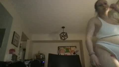 Snapshot of thedevinemilf chatting on 05.19.26 Masked Milf Christina online show from 05.19.26
