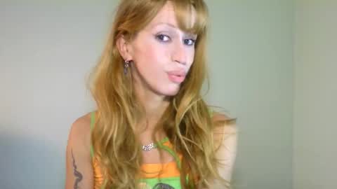 Snapshot of thedollxxxperience chatting on 09.11.25 Yolanda online show from 09.11.25