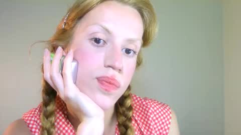 Snapshot of thedollxxxperience chatting on 09.22.25 Yolanda online show from 09.22.25
