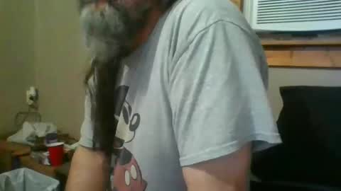 Snapshot of thedonkey4x4 chatting on 10.12.25 thedonkey4x4 online show from 10.12.25