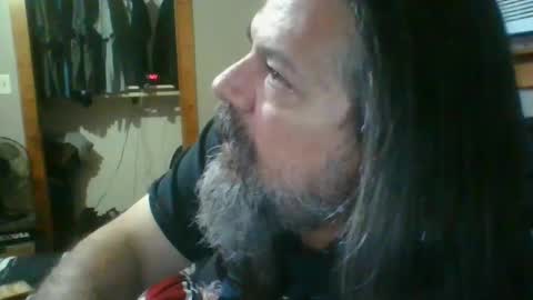 Snapshot of thedonkey4x4 chatting on 10.15.25 thedonkey4x4 online show from 10.15.25