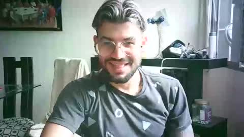 Snapshot of thedragonboyxxx chatting on 04.17.26 thedragonboyxxx online show from 04.17.26