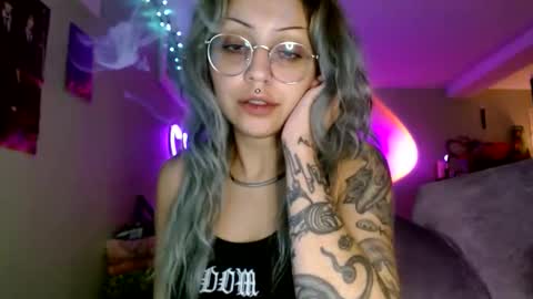 KIng Venus online show from 11.13.25