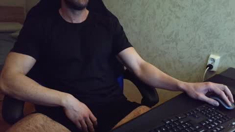 Snapshot of thefitgiant chatting on 01.19.25 Vince online show from 01.19.25