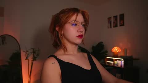 Snapshot of thegingerp chatting on 06.18.26 Streaming mostly at online show from 06.18.26