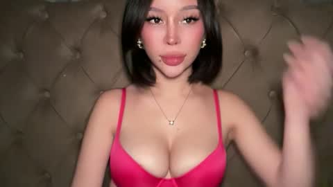Elle  dont forget to folloW me and thumbs up online show from 04.22.26
