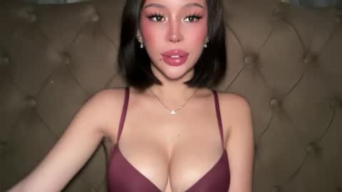 Elle  dont forget to folloW me and thumbs up online show from 05.09.26