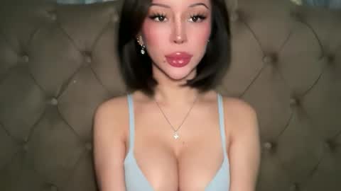 Elle  dont forget to folloW me and thumbs up online show from 05.24.26