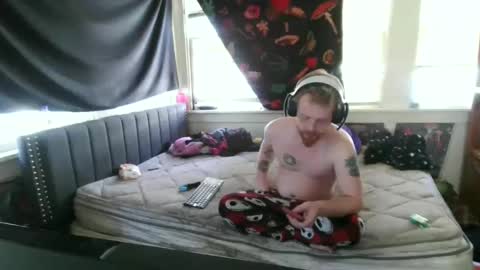 Snapshot of thehotfoxdd chatting on 10.11.25 fuzzyfox online show from 10.11.25