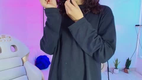 Theia  online show from 01.04.25