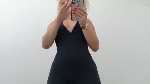 Snapshot of theislandgirl chatting on 12.05.25 Lily Marie online show from 12.05.25