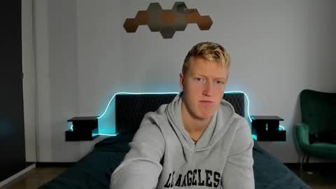 Snapshot of thejacob_d chatting on 12.18.25 thejacob_d online show from 12.18.25