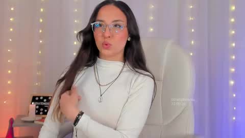 Snapshot of thekatemess_ chatting on 09.23.25 Katie. Kate is the name I go by. online show from 09.23.25