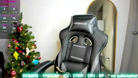 Snapshot of themelrose chatting on 12.21.24 themelrose online show from 12.21.24
