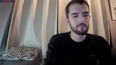 Snapshot of themmistokles chatting on 10.23.25 themmistokles online show from 10.23.25