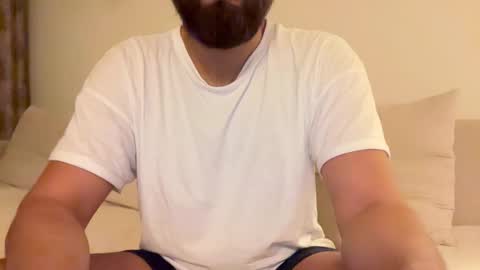 Snapshot of themonarchgoat chatting on 01.08.26 TheMonarchGoat online show from 01.08.26