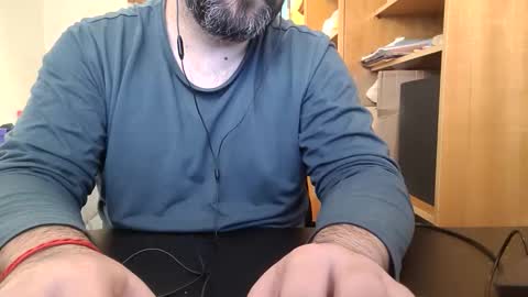 Snapshot of themoontiger chatting on 12.13.25 themoontiger online show from 12.13.25