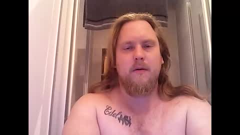 Snapshot of thenewdude1992 chatting on 10.14.25 thenewdude1992 online show from 10.14.25