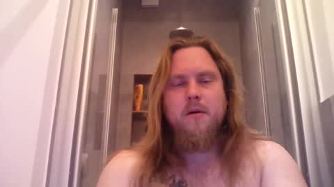 Snapshot of thenewdude1992 chatting on 10.31.25 thenewdude1992 online show from 10.31.25