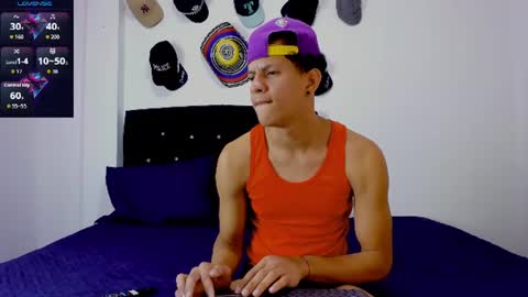 Snapshot of theo_bigcock_ chatting on 07.08.26 Theo online show from 07.08.26