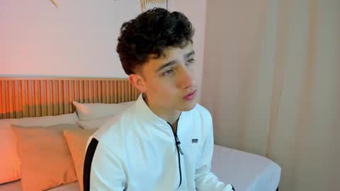 Snapshot of theohawke_ chatting on 12.12.24 THEO- MATEO online show from 12.12.24