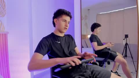 Snapshot of theohawke_ chatting on 12.14.24 THEO- MATEO online show from 12.14.24