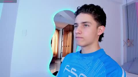 Snapshot of theohawke_ chatting on 01.04.25 THEO- MATEO online show from 01.04.25