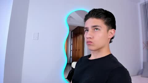 Snapshot of theohawke_ chatting on 01.07.25 THEO- MATEO online show from 01.07.25