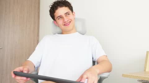 Snapshot of theohawke_ chatting on 02.13.25 THEO- MATEO online show from 02.13.25