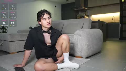 Snapshot of theohawke_ chatting on 02.06.26 THEO- MATEO online show from 02.06.26