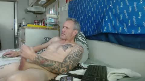 Snapshot of theoneyouwant2fuck chatting on 01.09.25 theoneyouwanttwofuck online show from 01.09.25