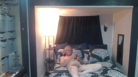 Snapshot of theoneyouwant2fuck chatting on 09.17.25 theoneyouwanttwofuck online show from 09.17.25