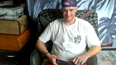 Snapshot of theoutfitter chatting on 02.19.25 MISTERPOWERS online show from 02.19.25