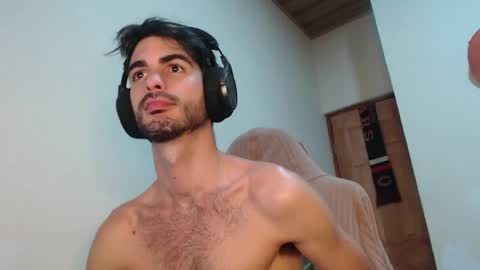 Snapshot of therazhanen chatting on 05.04.26 Santiago Enrique online show from 05.04.26